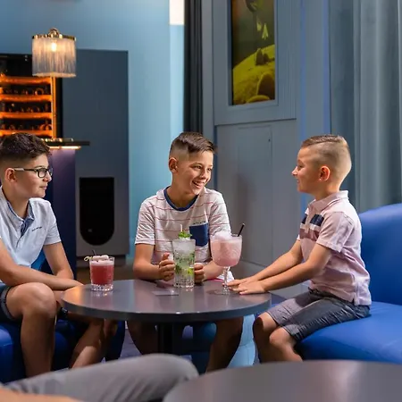 Grand Magic Marne La Vallee 4*