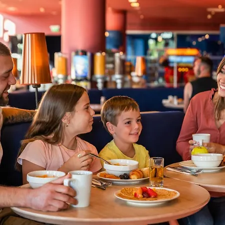 Hotel Magic Circus Marne La Vallee 4*