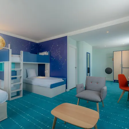 Hotel Grand Magic Marne La Vallee 4*